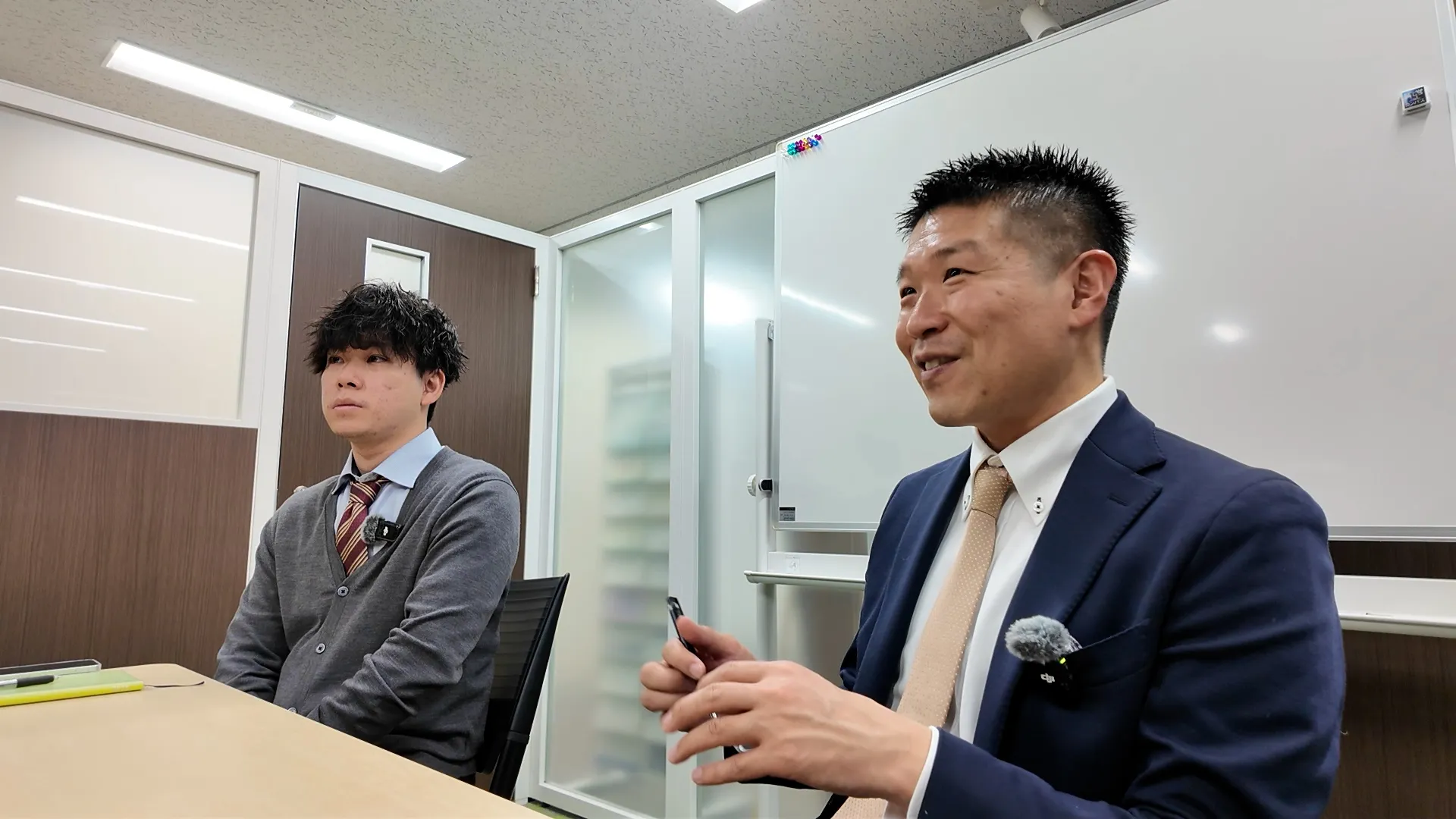 株式会社坂本会計 呉屋さんと二宮の対談の様子1