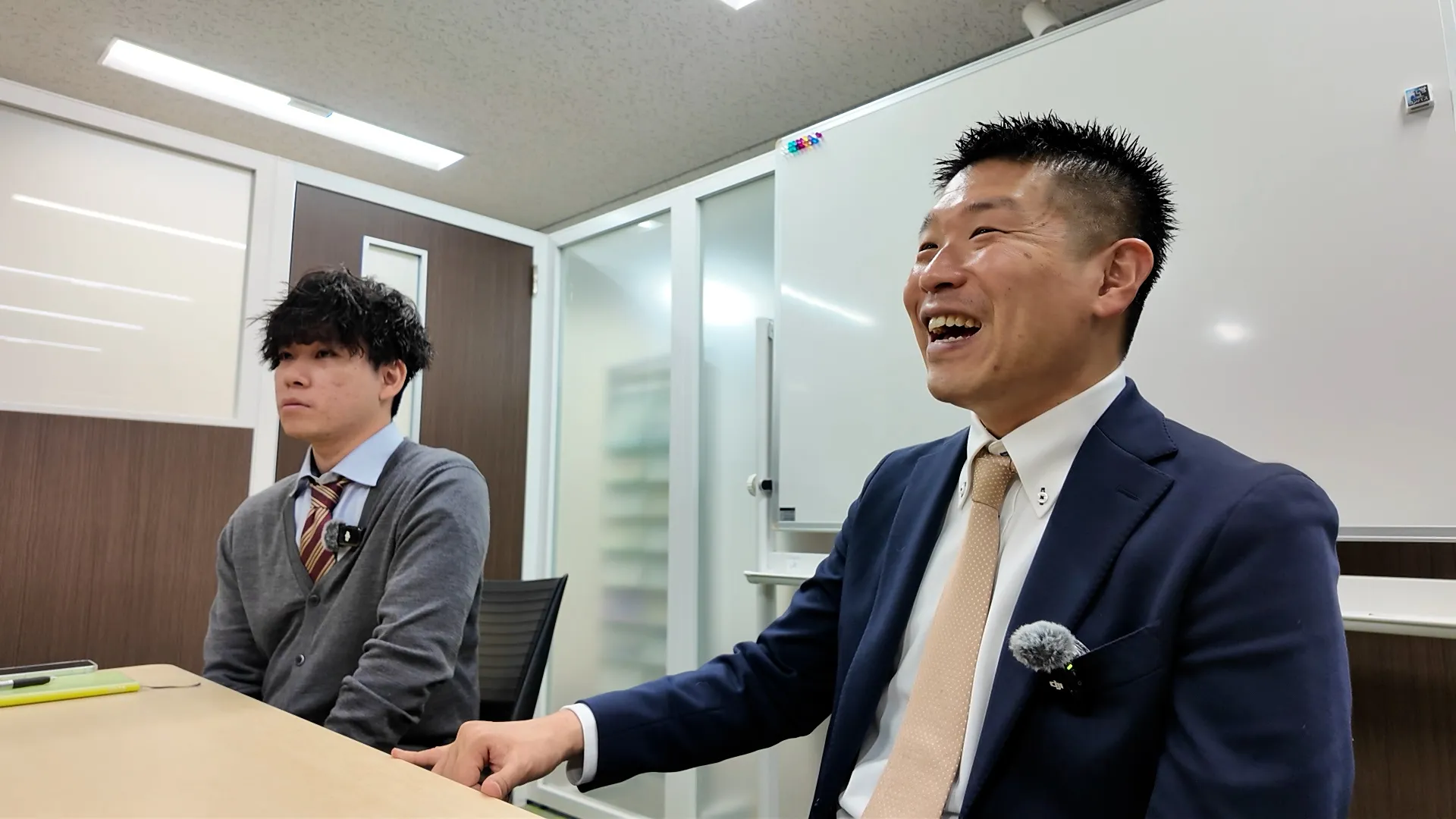 株式会社坂本会計 呉屋さんと二宮の対談の様子2
